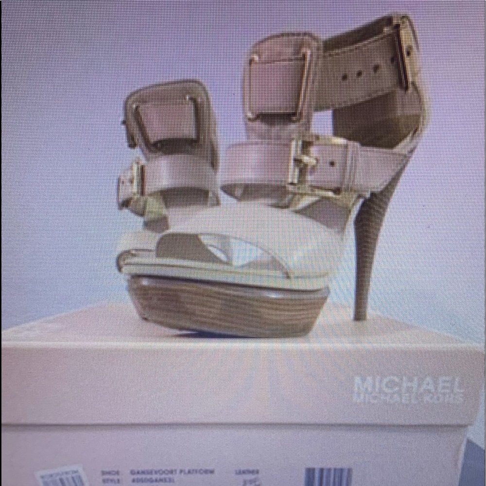 MICHAEL KORS CREAM COLOR SHOES 8 1/2 M